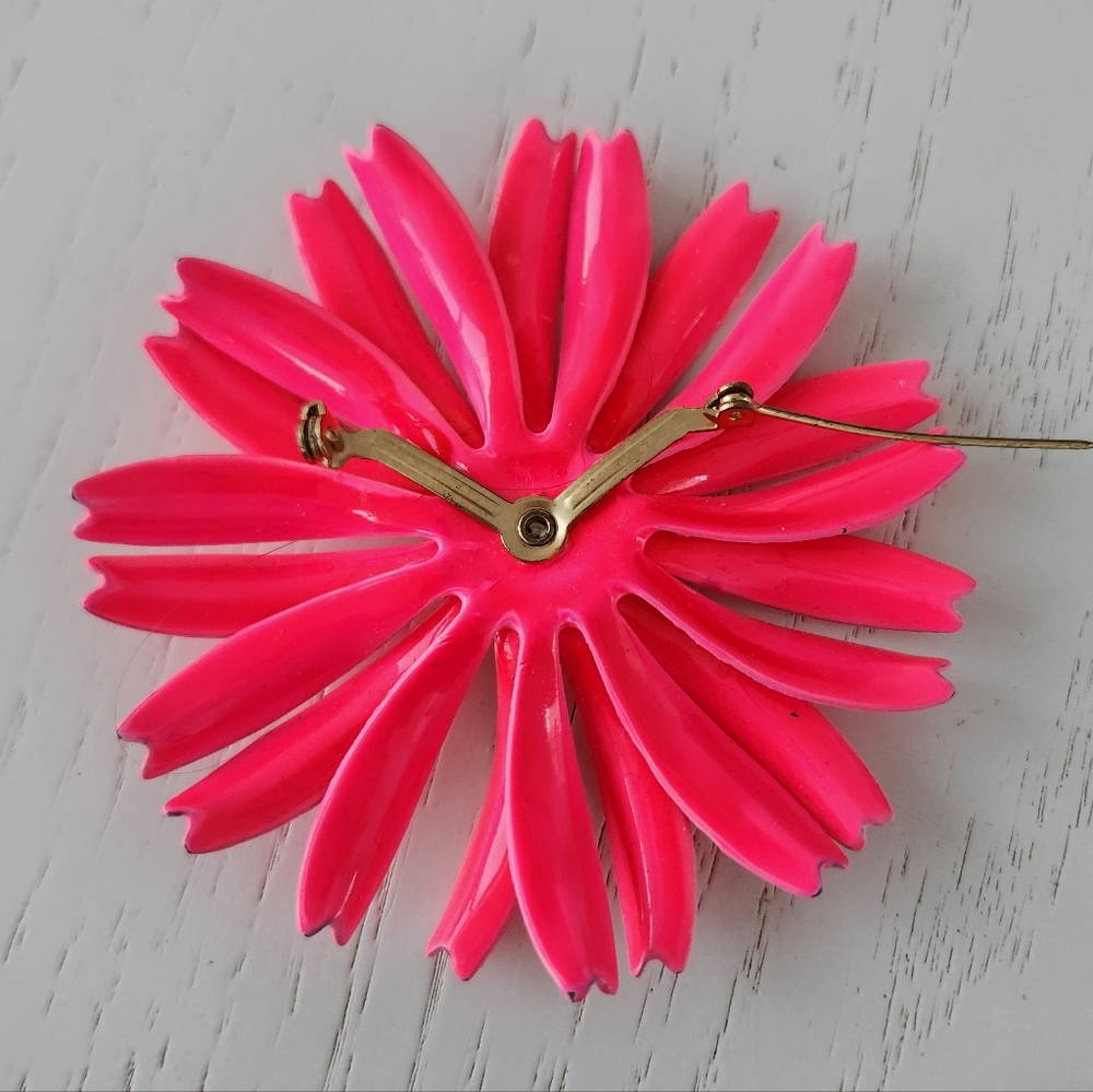 Mid Century Large Pink Flower Brooch - Picture 5 of 6